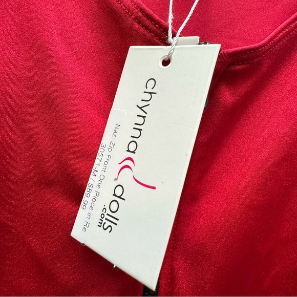 Elegant Red Zipper Front One-Piece Swimsuit - Picture 8 of 11